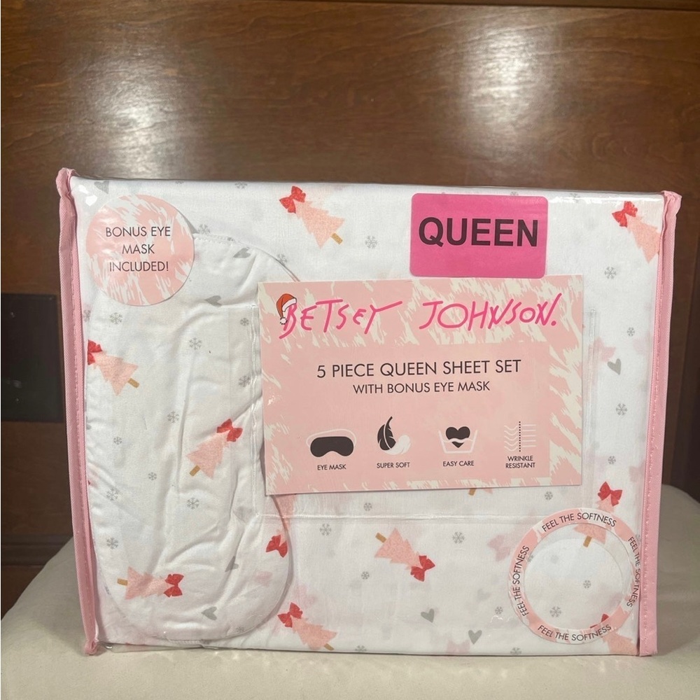 Betsey Johnson Christmas sheets queen size